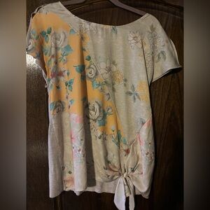 Democracy Ladies Size Small Floral Short Split Sleeve Tie Front Flattering Top